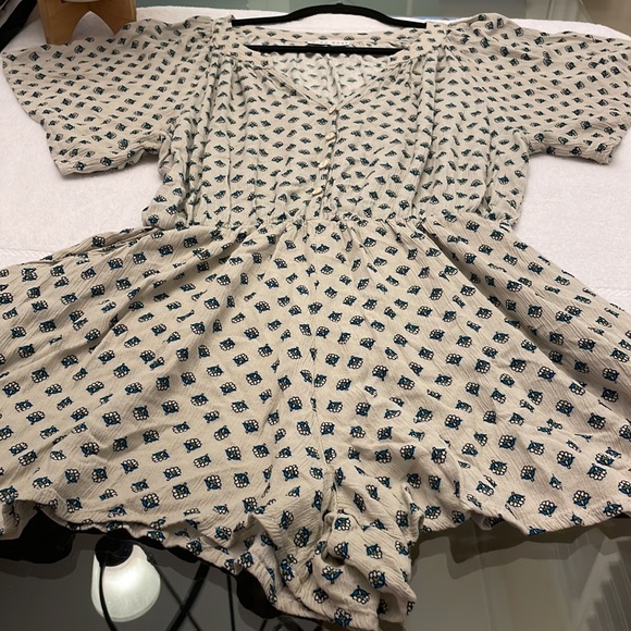 Miou Muse Anthropologie V Neck Button Up sz S EUC Short Sleeve Romper Modest - Picture 10 of 16